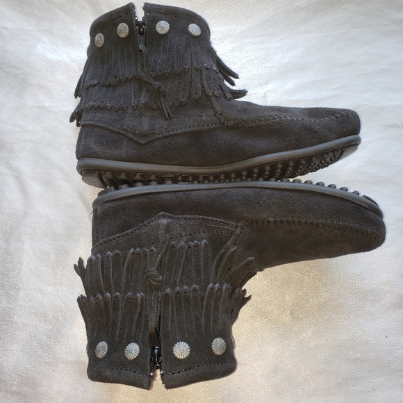 Minnetonka Double Fringe Side Zip Boots Sz 8 - Picture 8 of 10